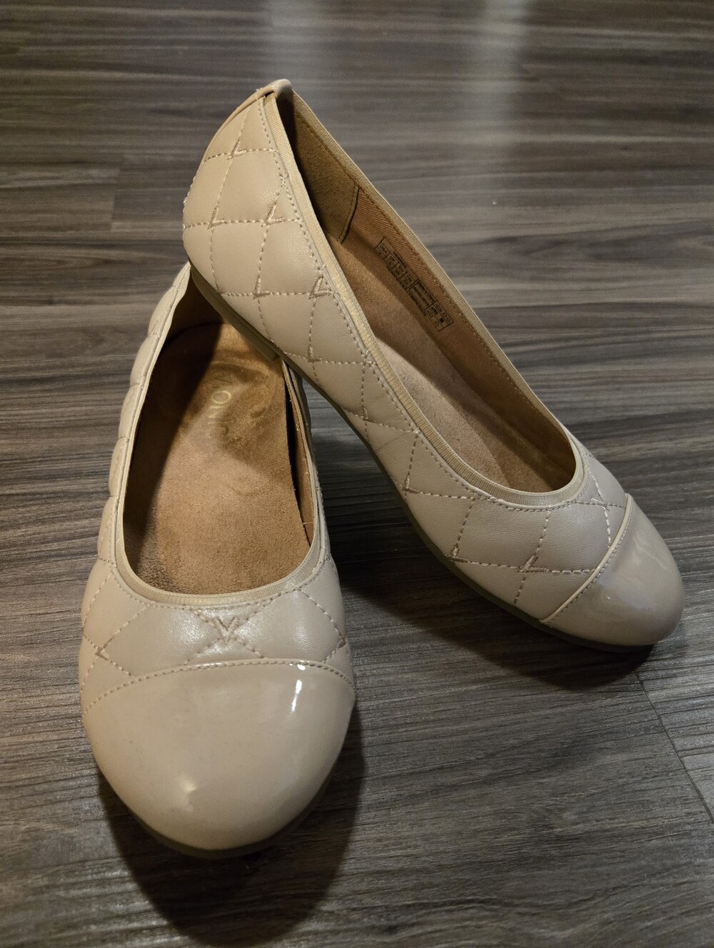 Women’s Vionic Quilted Nude Ballet Flats Size 5